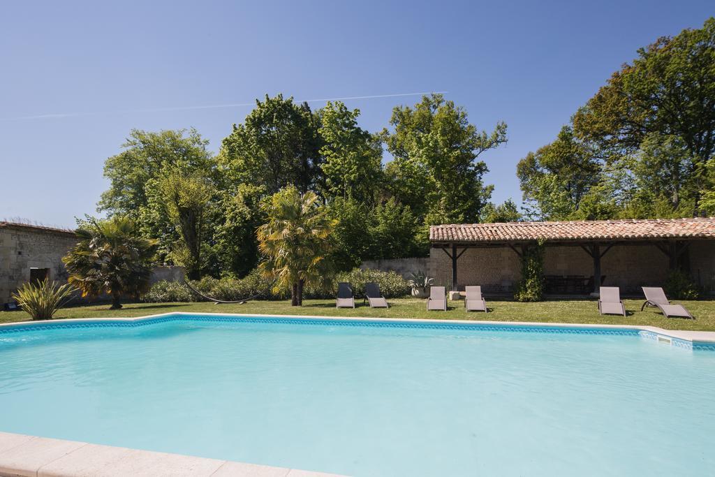 Chateau De Puyrigaud Bed & Breakfast Leoville Exterior photo