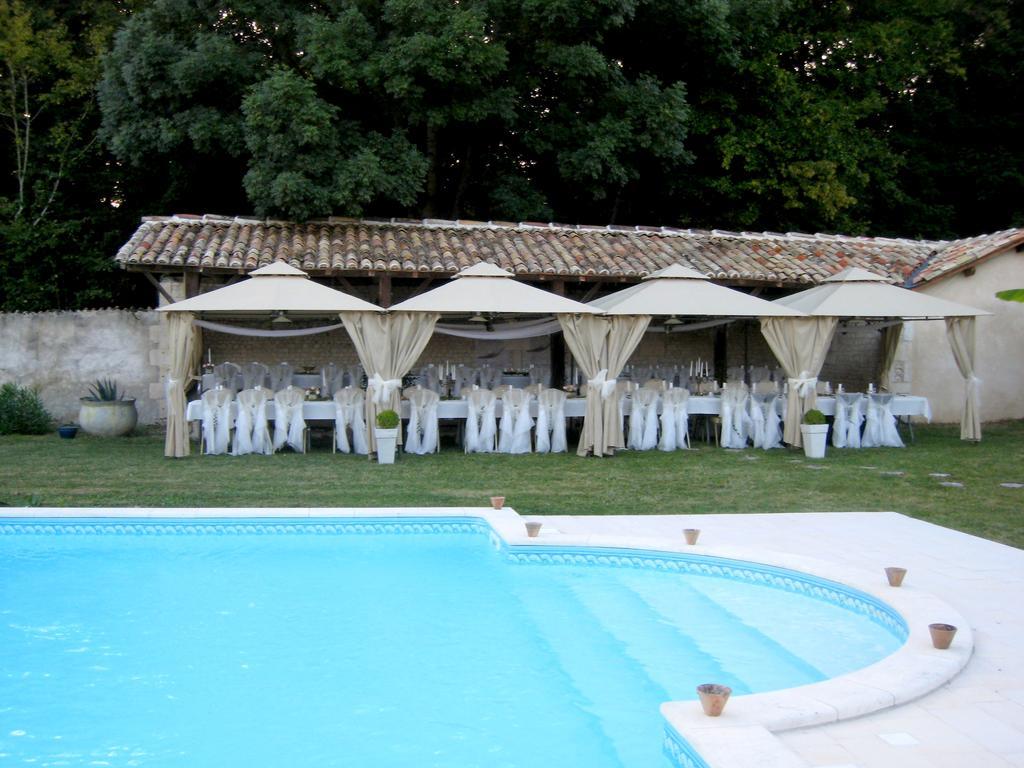 Chateau De Puyrigaud Bed & Breakfast Leoville Exterior photo