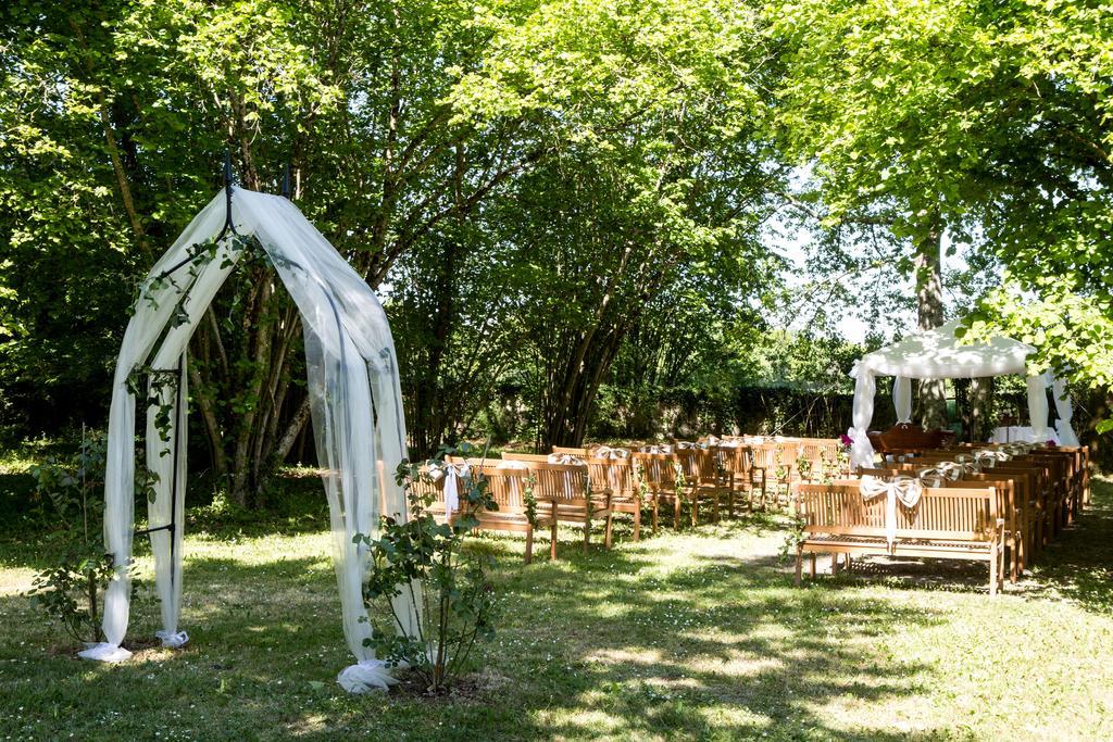 Chateau De Puyrigaud Bed & Breakfast Leoville Exterior photo