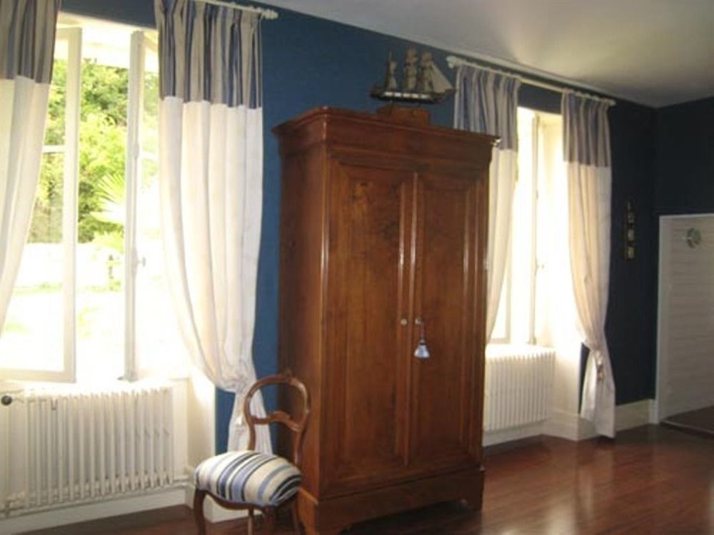 Chateau De Puyrigaud Bed & Breakfast Leoville Exterior photo