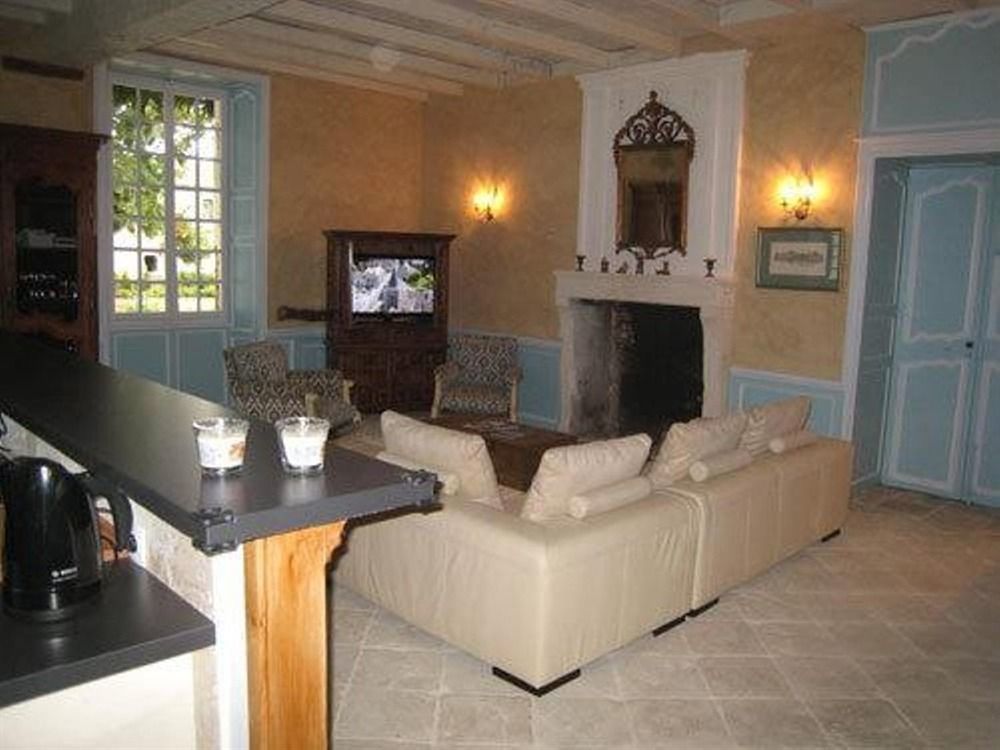 Chateau De Puyrigaud Bed & Breakfast Leoville Exterior photo
